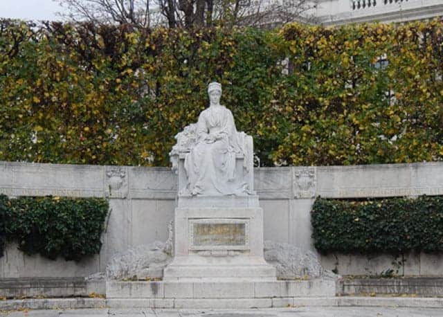 Kaiserin Elisabeth Statue